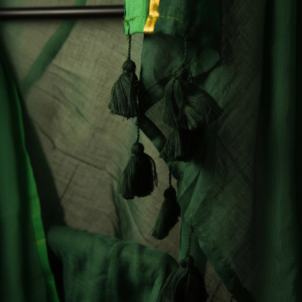 Dark Green Mul Cotton Saree – Soft Lightweight Daily Wear Saree