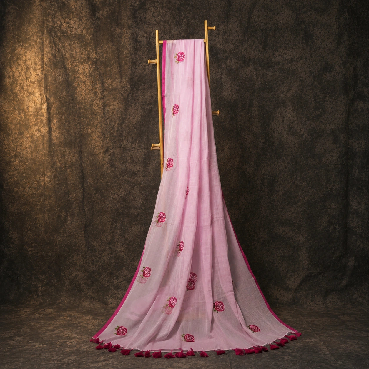 pink-saree-with-red-flower-under-2000