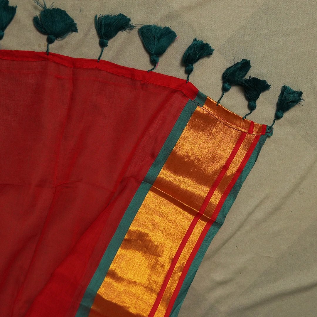Red Mul Cotton Saree – Soft Lightweight Saree with Golden Border - Kottanz Loom CoSareeKottanzloom